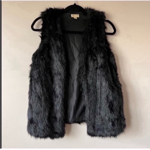 Decree Jackets & Blazers - Decree Black Faux Fur Vest Small